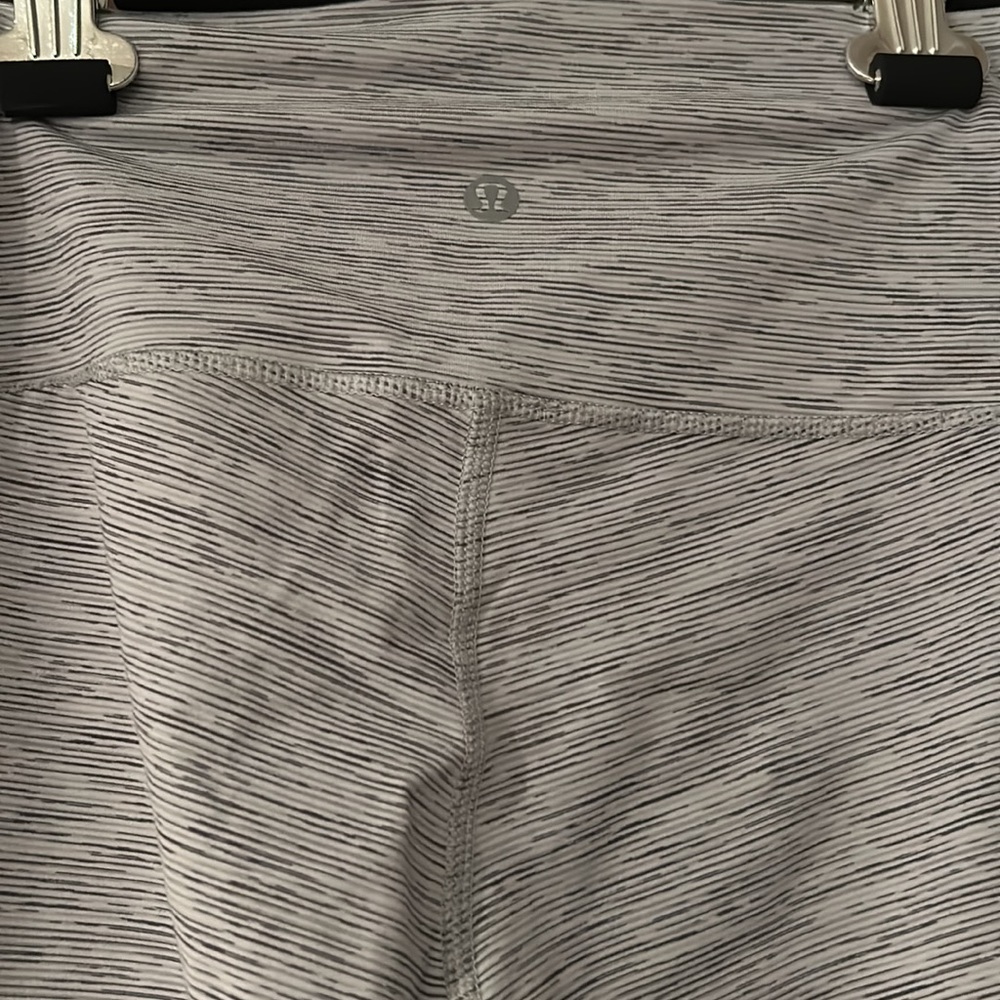 Lululemon capri - Picture 2 of 2
